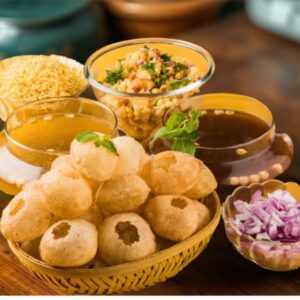 Pani Puri (15puri, ragda mix w/ paani and chutney and onion))